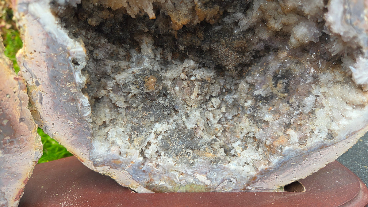 Zeldzame roze amethist (chalcedoon) geode