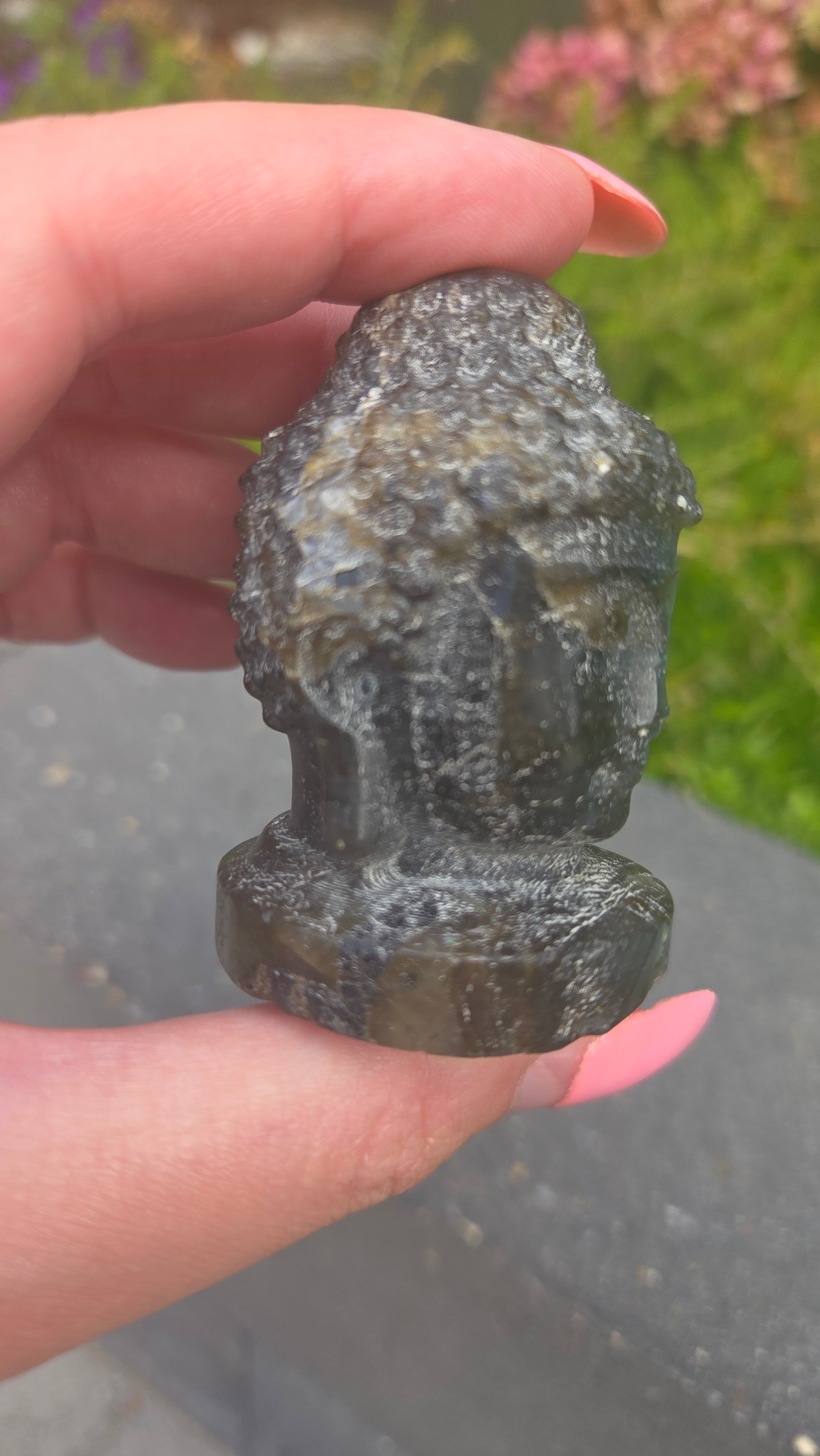 Labradoriet buddha