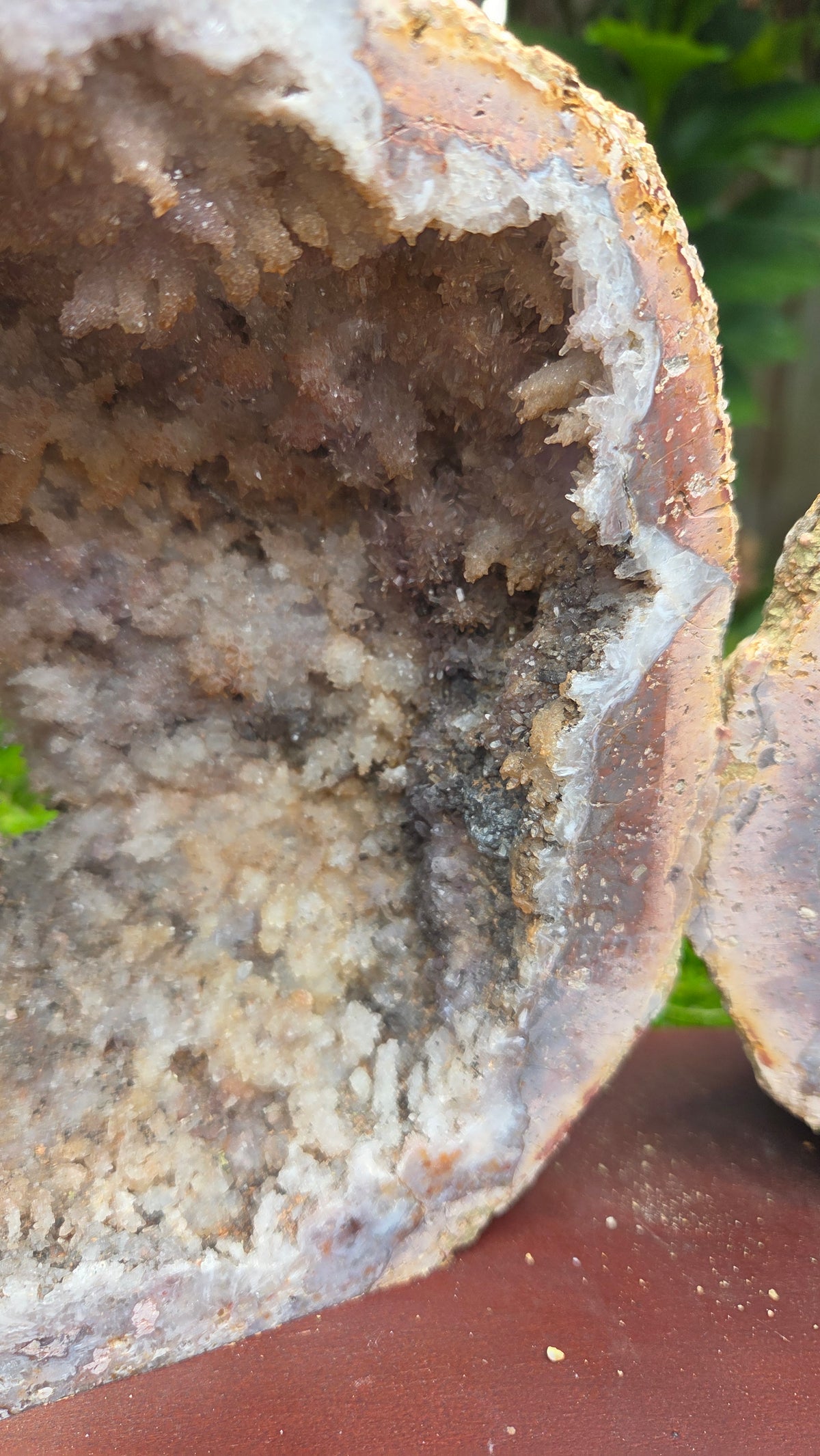 Zeldzame roze amethist (chalcedoon) geode