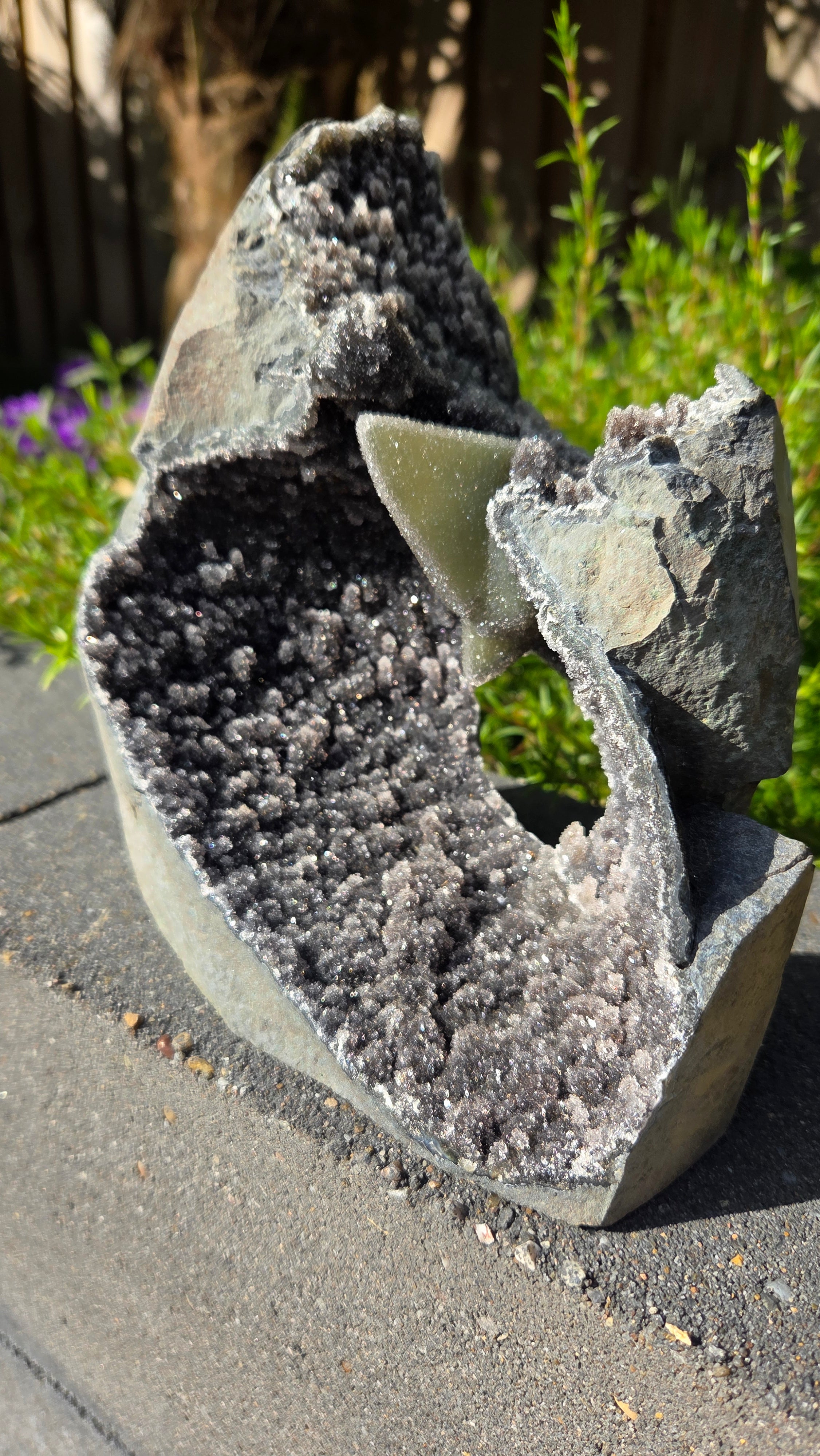 Unieke amethist met calciet