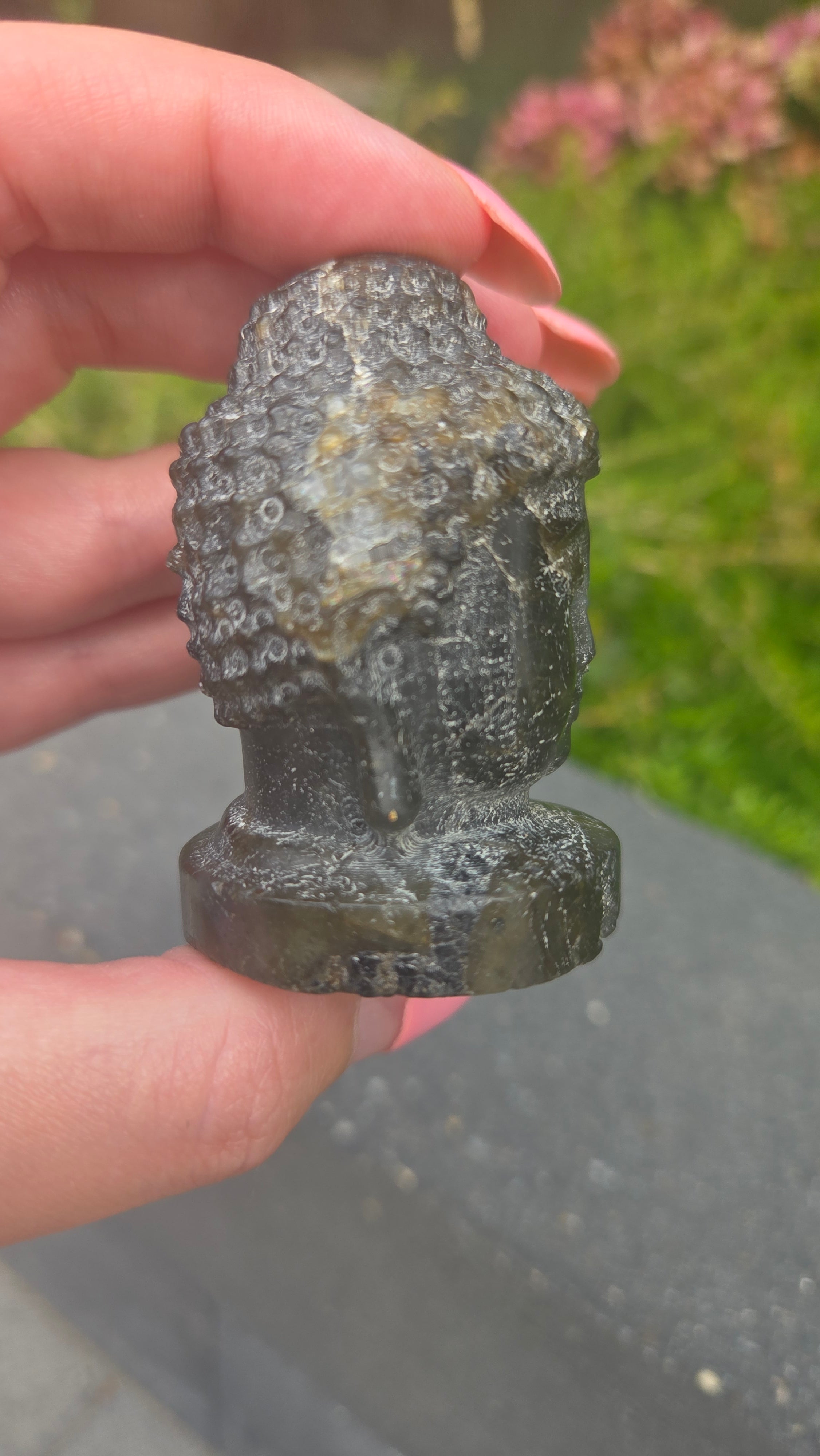 Labradoriet buddha