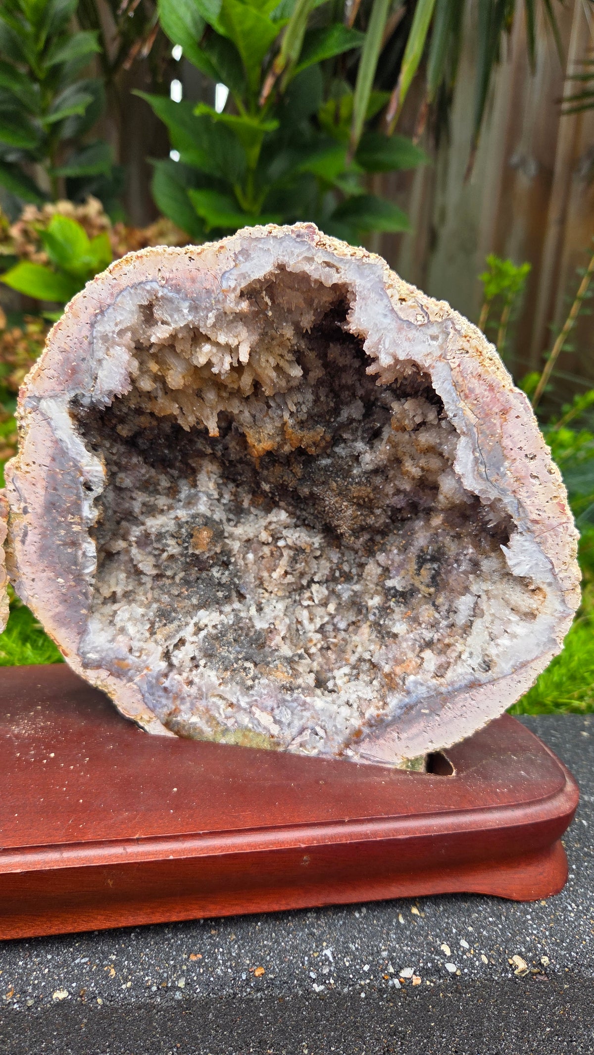 Zeldzame roze amethist (chalcedoon) geode