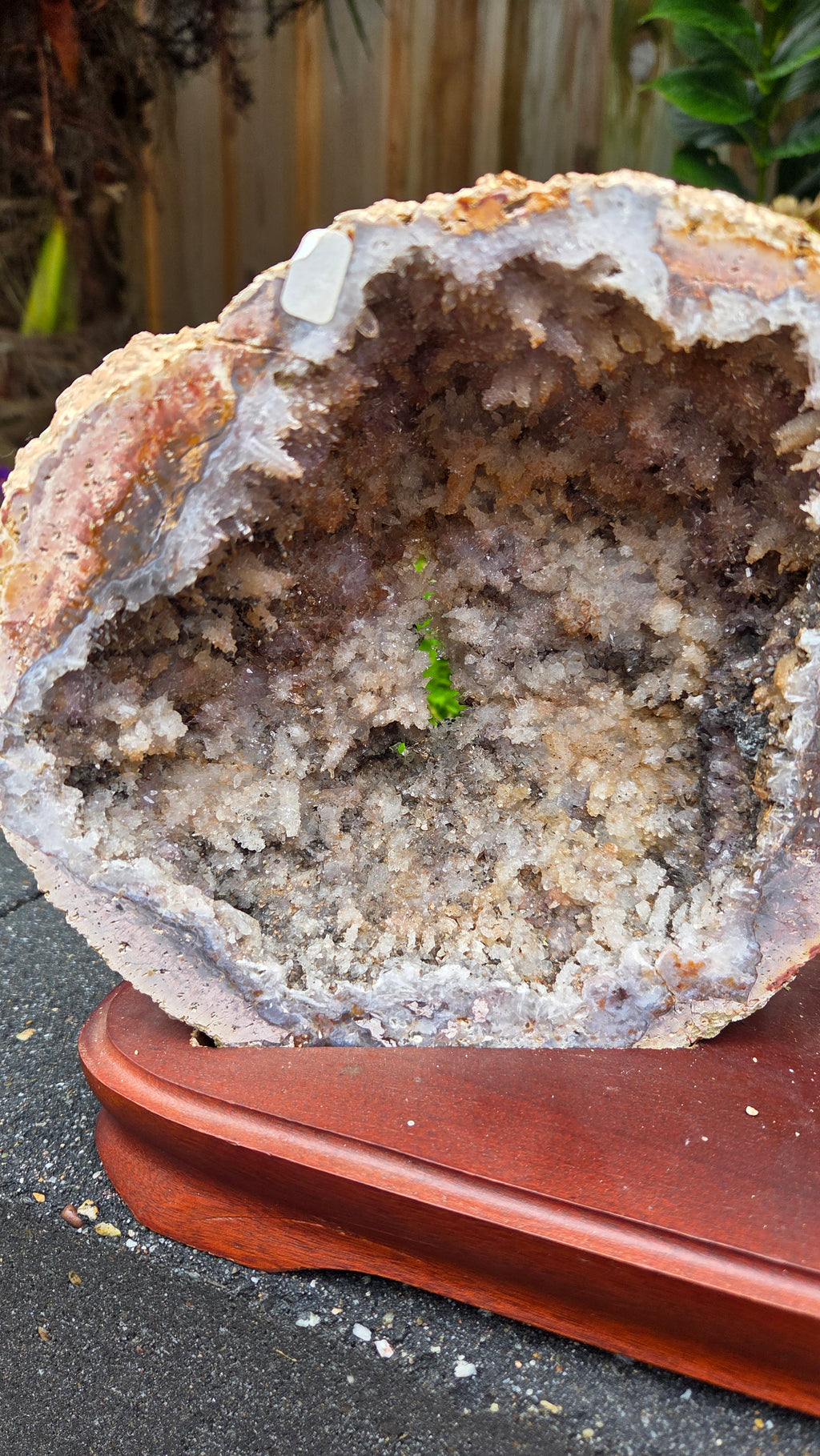 Zeldzame roze amethist (chalcedoon) geode