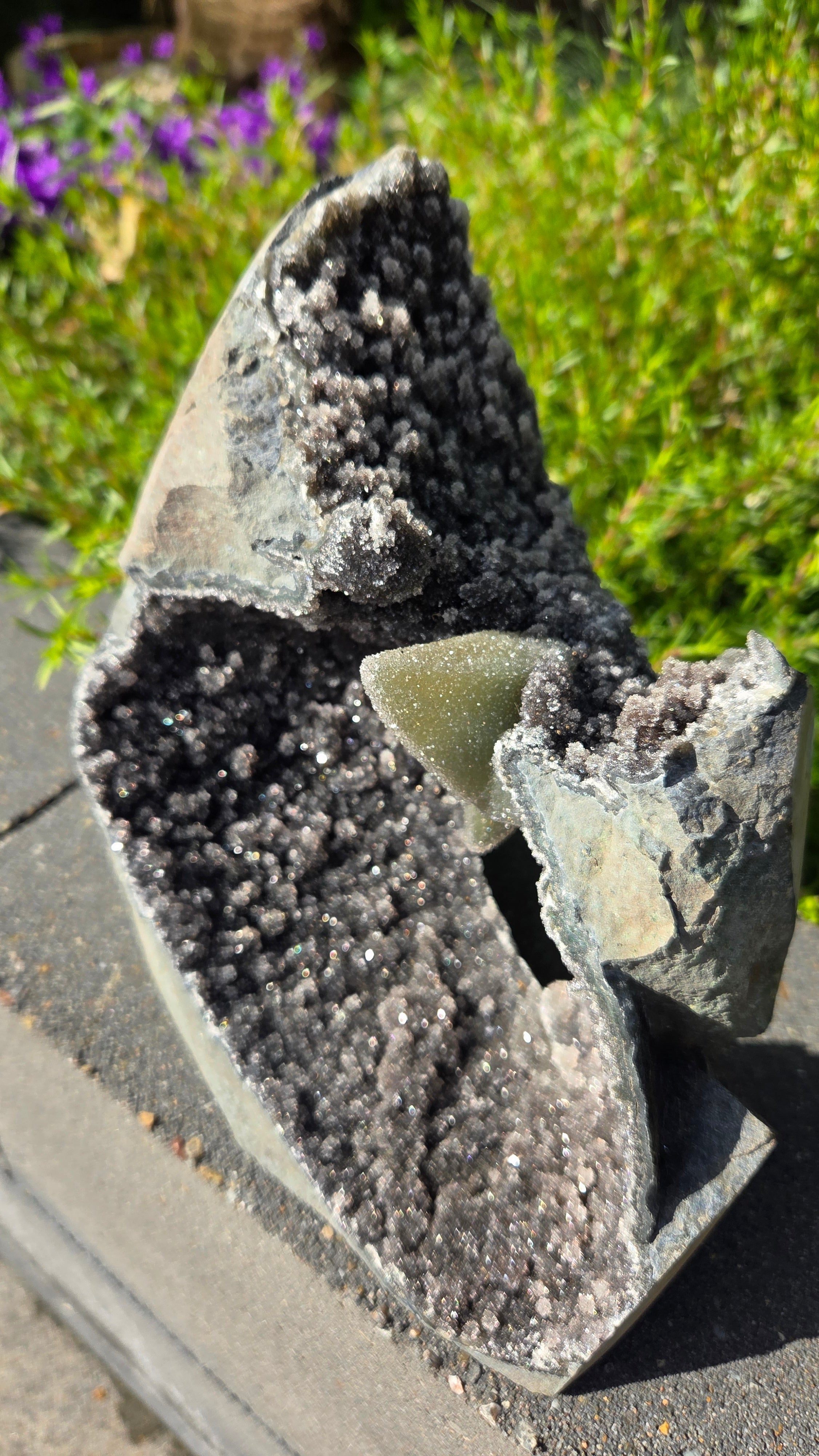 Unieke amethist met calciet