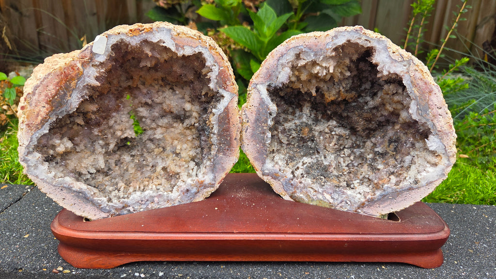 Zeldzame roze amethist (chalcedoon) geode