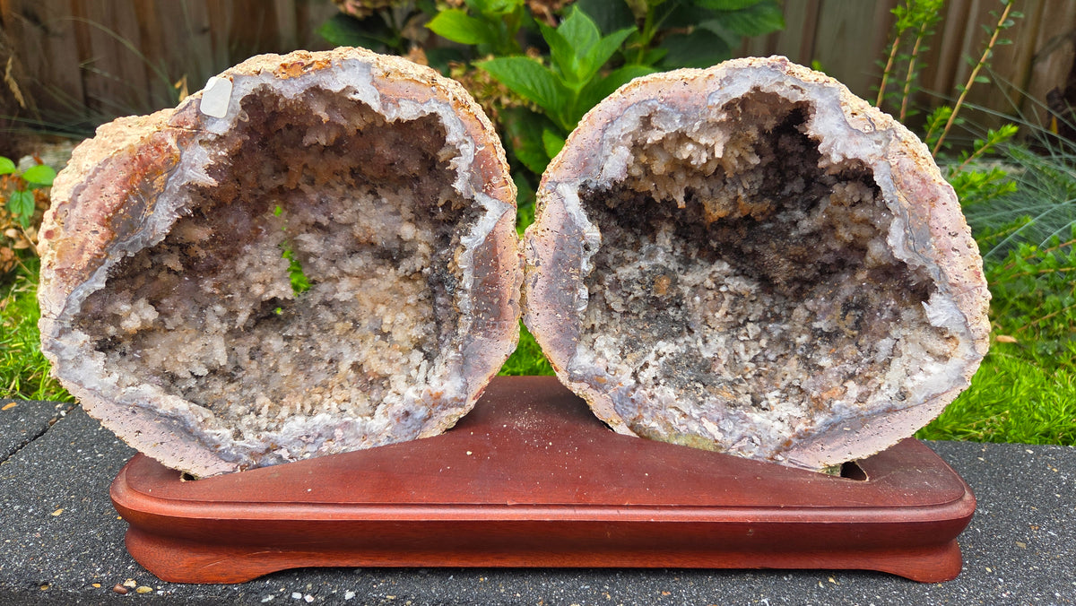 Zeldzame roze amethist (chalcedoon) geode