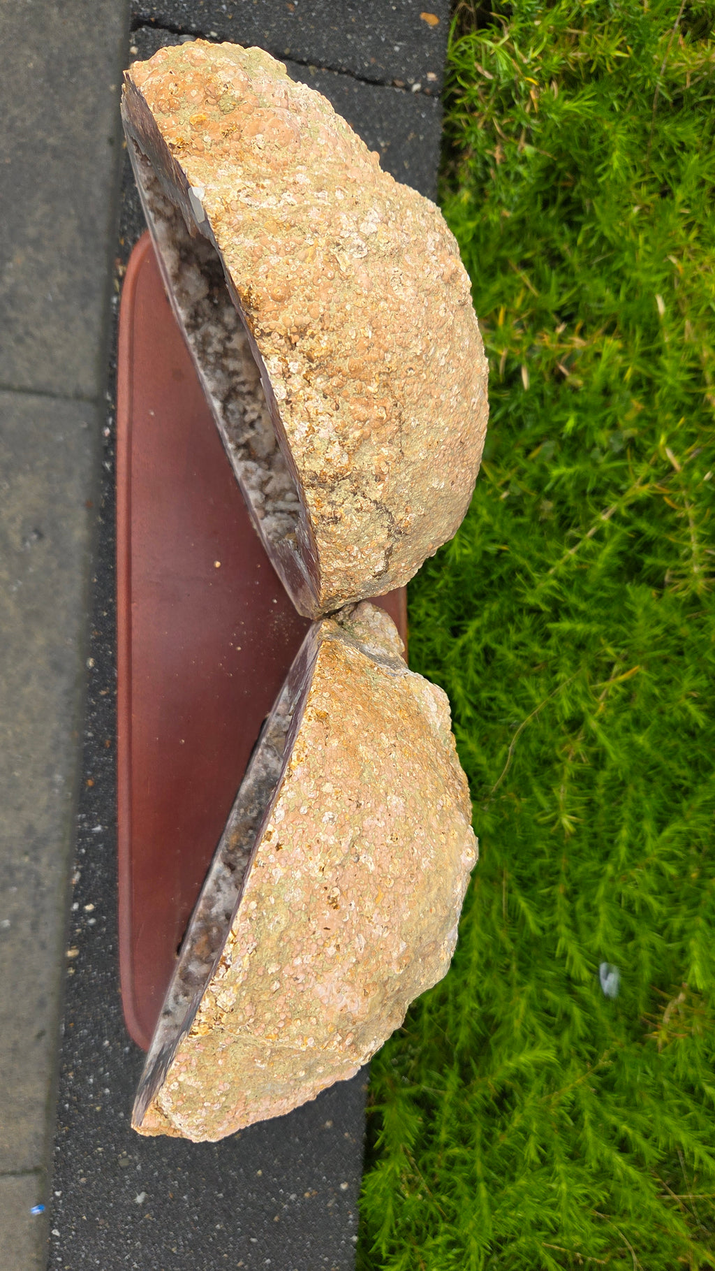 Zeldzame roze amethist (chalcedoon) geode