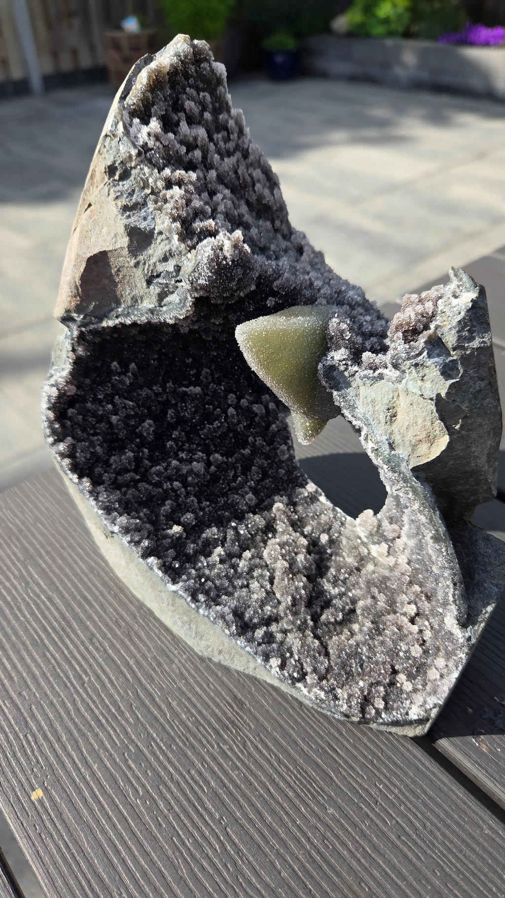 Unieke amethist met calciet