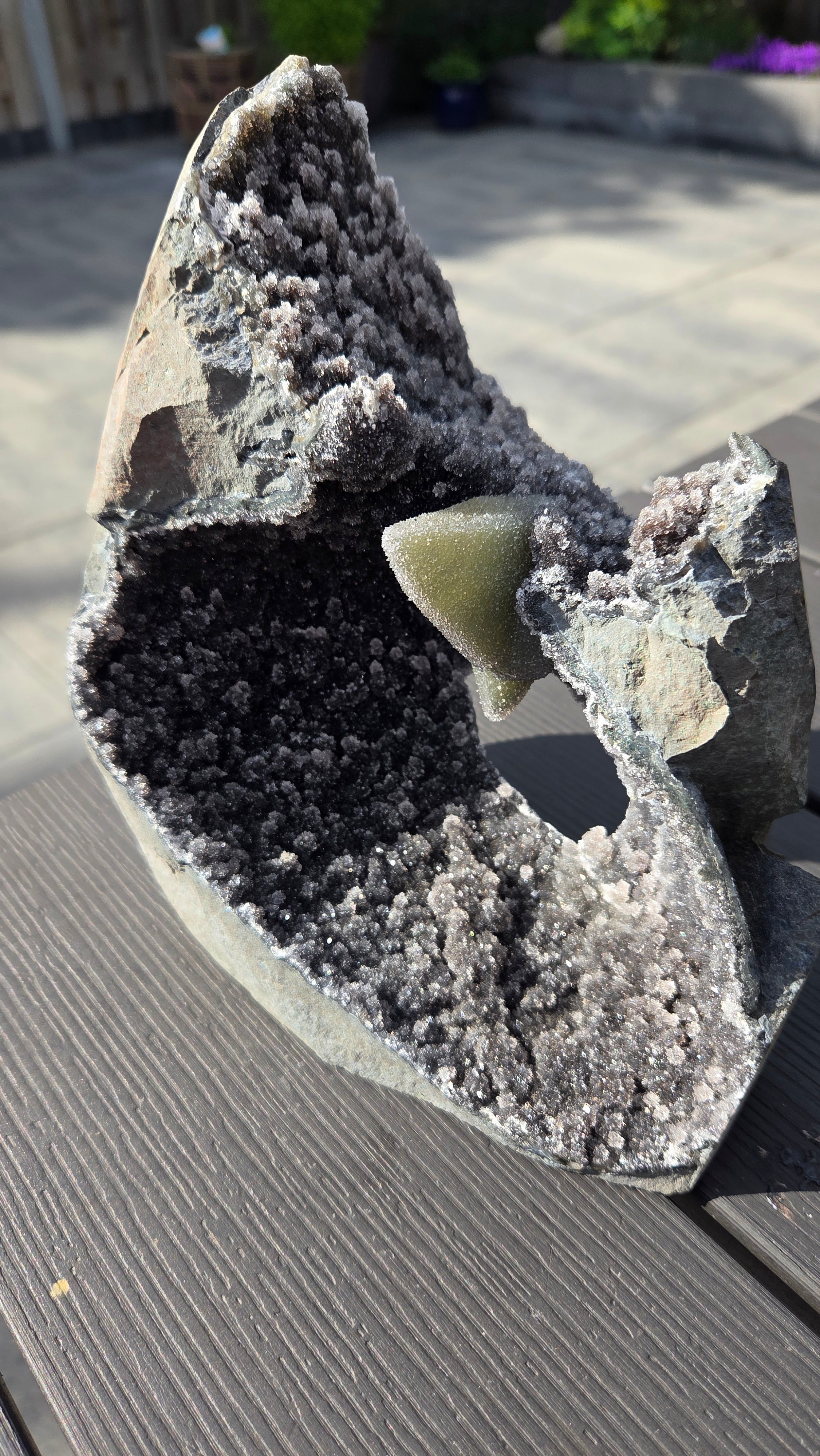 Unieke amethist met calciet