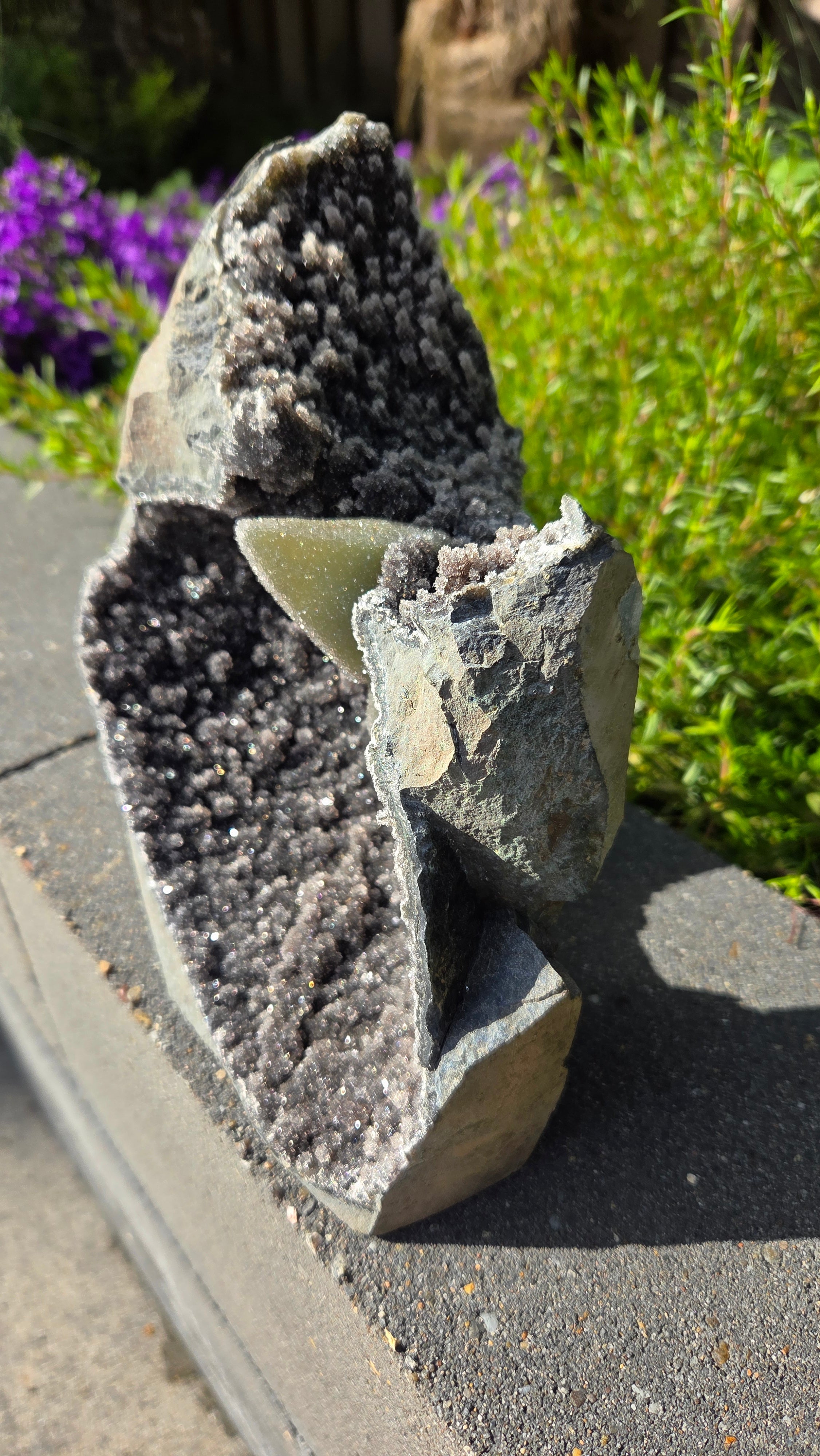 Unieke amethist met calciet